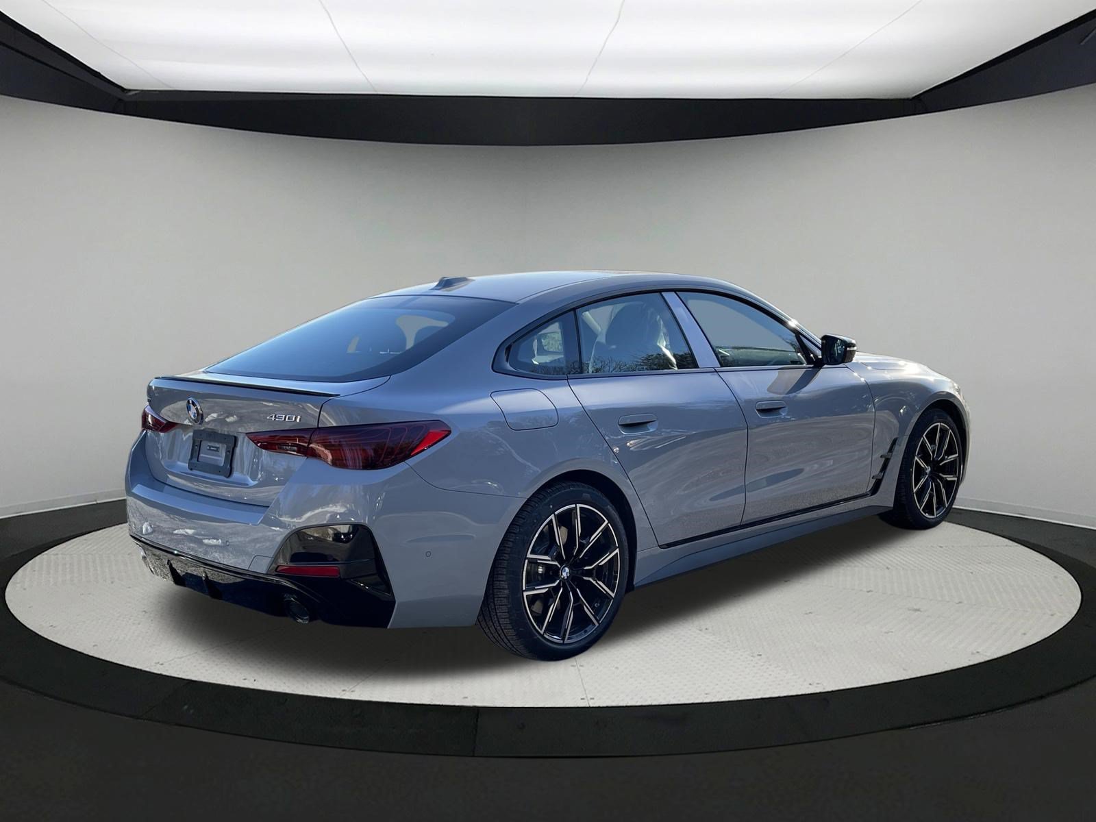 Used 2026 BMW 430i xDrive w/ M Sport Package AWD/4WD image 5