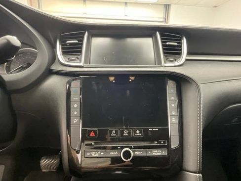 Used 2019 INFINITI QX50 Luxe FWD image 8