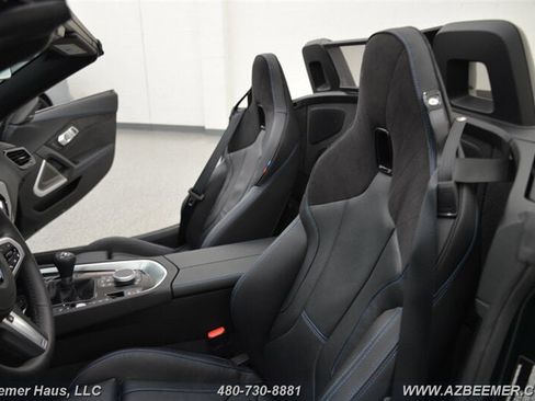 Used 2025 BMW Z4 M40i w/ Edition image 17