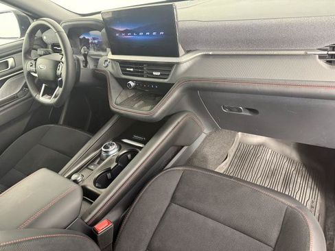 Certified 2025 Ford Explorer ST RWD image 11