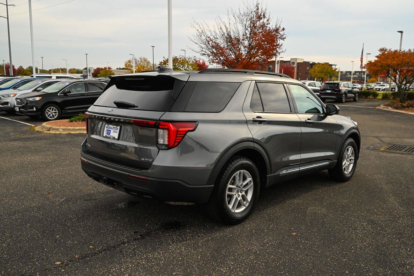 Used 2025 Ford Explorer Active AWD/4WD image 5