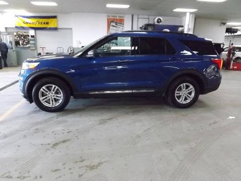 Certified 2023 Ford Explorer XLT w/ Class IV Trailer Tow Package AWD/4WD image 2