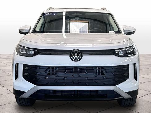 Certified 2026 Volkswagen Tiguan SE w/ Panoramic Sunroof Package AWD/4WD image 2