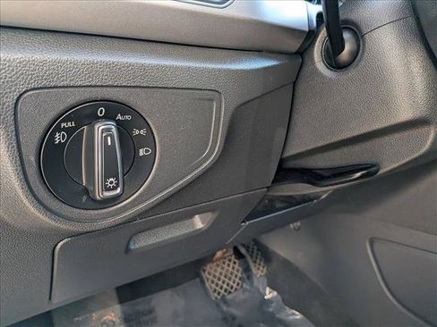 Used 2018 Volkswagen Atlas SE image 15