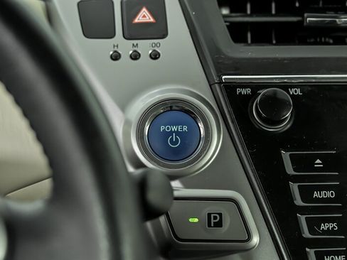 Used 2017 Toyota Prius V Four FWD image 22