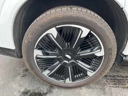 Used 2025 Cadillac Escalade IQ Sport 2 w/ LPO, ONYX Package image 5