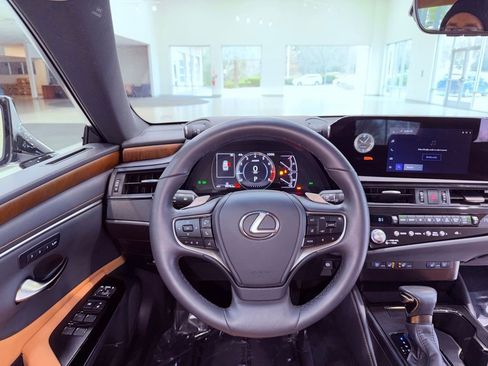 Certified 2024 Lexus ES 250 w/ Premium Package image 17