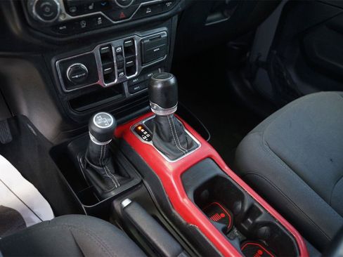 Used 2020 Jeep Gladiator Overland AWD/4WD image 28