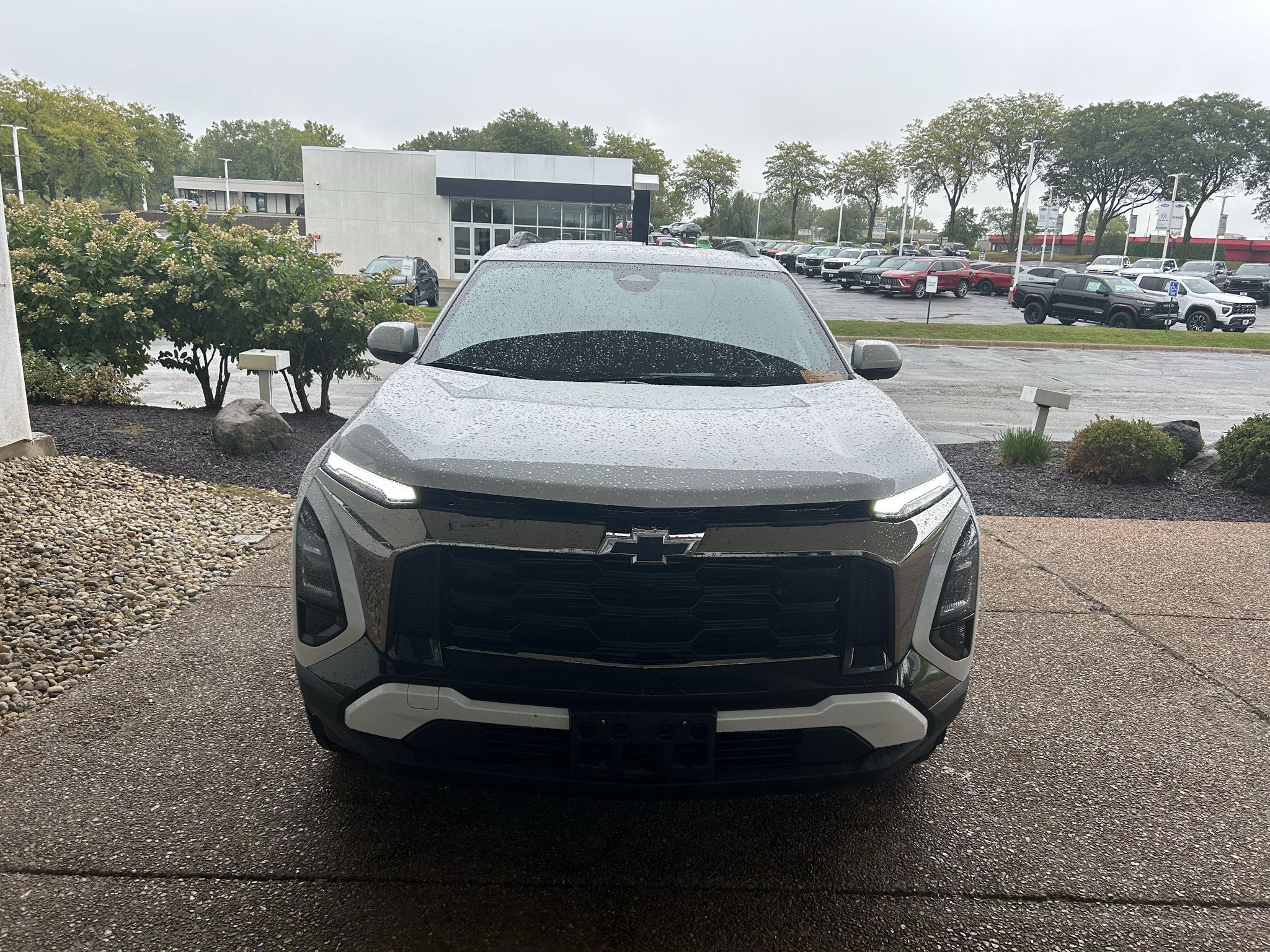 Used 2025 Chevrolet Equinox ACTIV AWD/4WD image 2