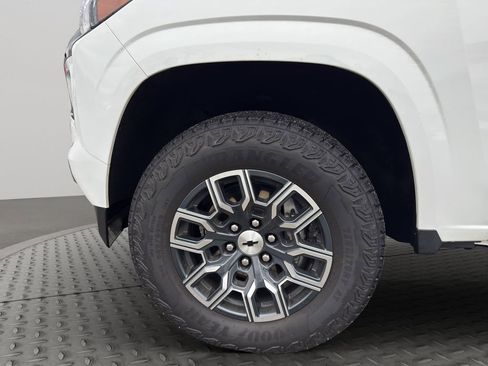 Used 2025 Chevrolet Colorado Z71 w/ Technology Package image 23