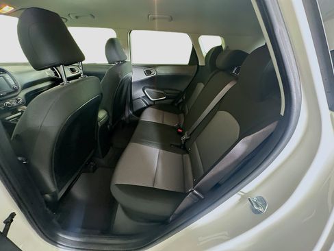 Used 2025 Kia Soul LX w/ LX Technology Package FWD image 28