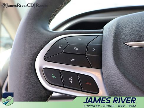 Used 2024 Chrysler Pacifica Touring-L FWD image 25