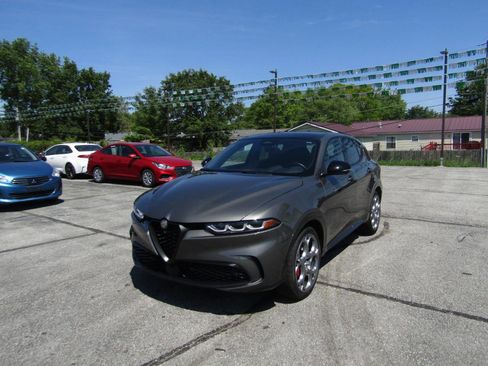 Used 2024 Alfa Romeo Tonale Veloce w/ Active Assist Package AWD/4WD image 3