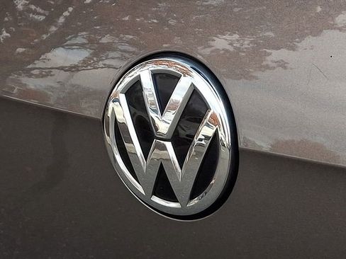 Used 2017 Volkswagen Golf R 4-Door image 30