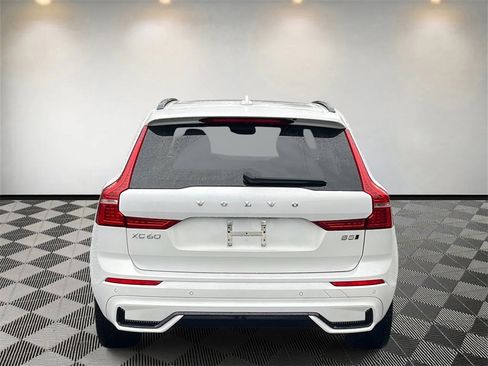Used 2023 Volvo XC60 B5 Plus image 4