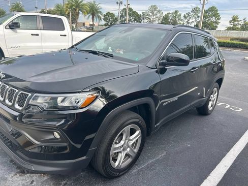 Used 2023 Jeep Compass Latitude AWD/4WD image 1