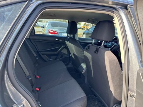 Used 2019 Volkswagen Jetta S image 10