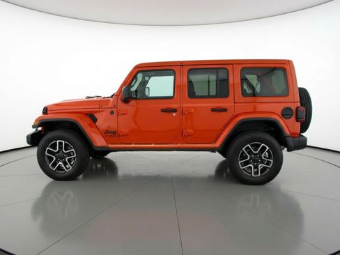 Used 2025 Jeep Wrangler Sahara image 5