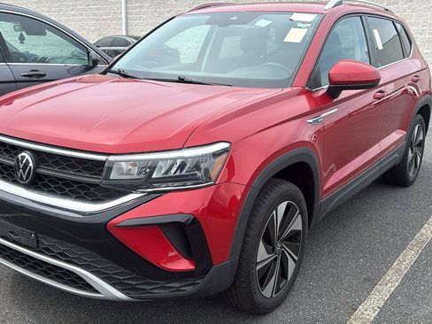 Used 2023 Volkswagen Taos SE w/ Panoramic Sunroof Package AWD/4WD image 6