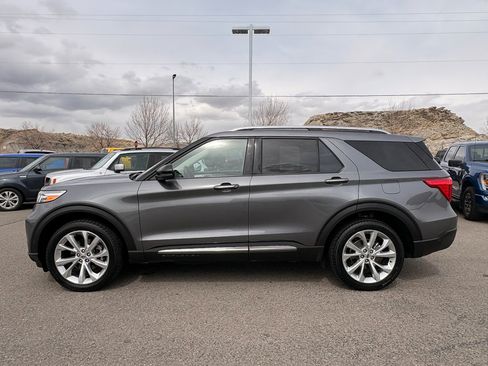 Used 2022 Ford Explorer Platinum w/ Equipment Group 601A image 2