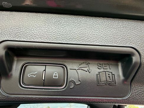 Used 2023 Ford Explorer XLT w/ Equipment Group 202A RWD image 18