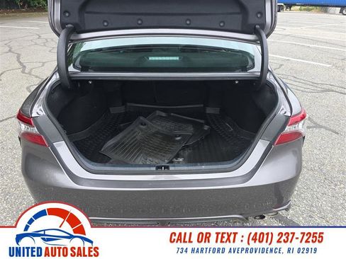 Used 2022 Toyota Camry XSE image 12