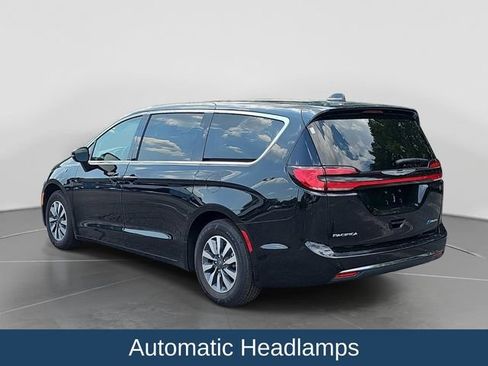 Used 2024 Chrysler Pacifica Limited FWD image 6