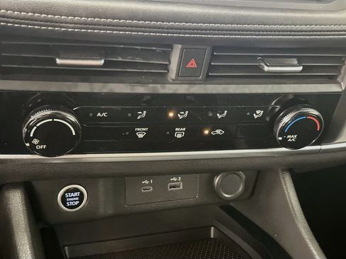 Used 2023 Nissan Rogue S AWD/4WD image 23