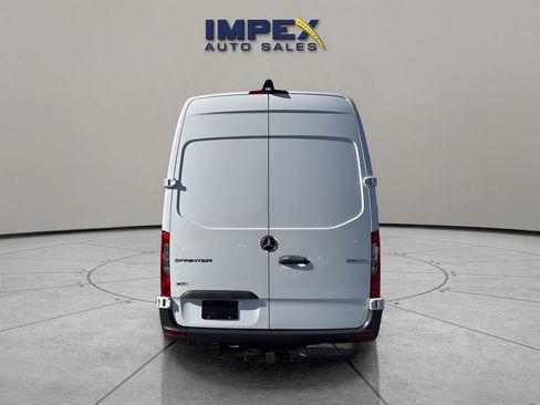 Used 2025 Mercedes-Benz Sprinter 2500 image 4
