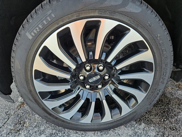Used 2024 Lincoln Navigator L Black Label AWD/4WD image 10