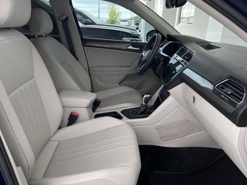 Used 2023 Volkswagen Tiguan SE FWD image 25