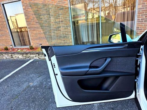 Used 2023 Tesla Model X Plaid image 27