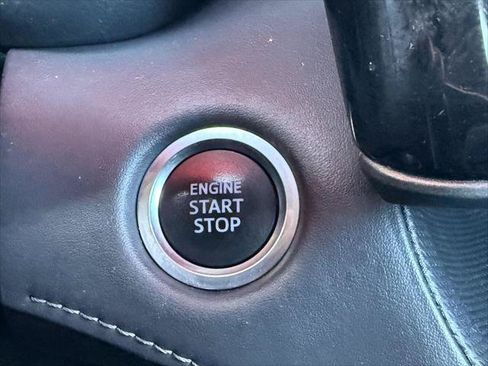 Certified 2021 Toyota Highlander XLE AWD/4WD image 32