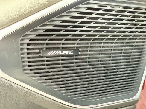 Used 2024 Jeep Wagoneer 2WD w/ Premium Group I image 17