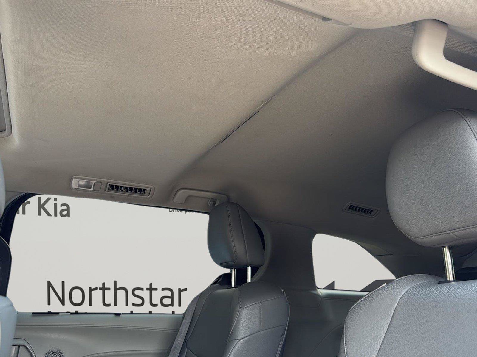 Used 2023 Toyota Sienna XLE FWD image 23