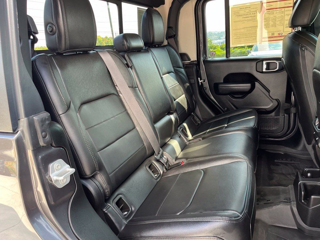Used 2023 Jeep Gladiator Mojave AWD/4WD image 25
