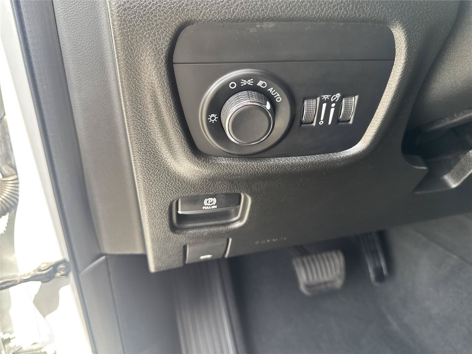 Used 2023 Jeep Grand Cherokee Altitude AWD/4WD image 19