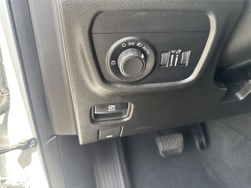 Used 2023 Jeep Grand Cherokee Altitude AWD/4WD image 19