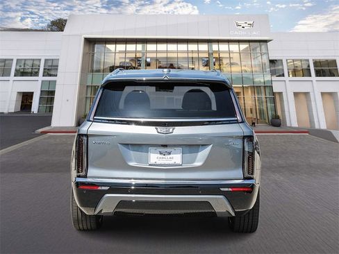 Used 2026 Cadillac Vistiq Luxury image 5