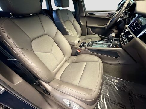 Used 2022 Porsche Macan image 15