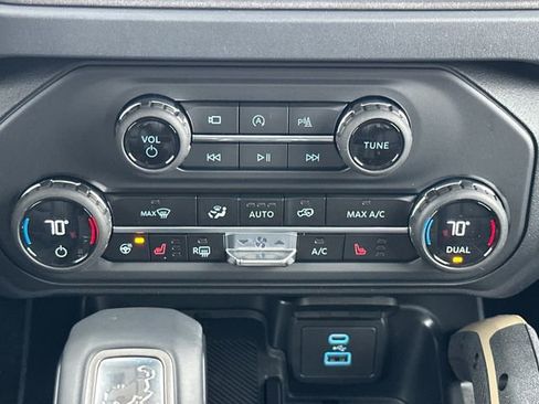 New 2025 Ford Bronco Badlands image 24