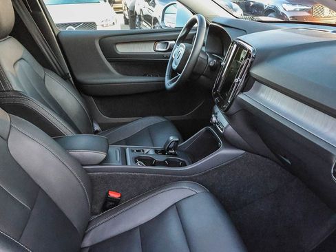 Used 2025 Volvo XC40 B5 Core AWD/4WD image 18