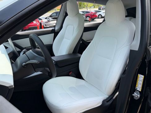 Used 2021 Tesla Model Y Long Range image 26