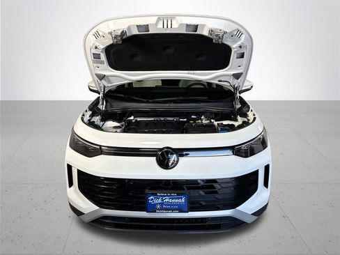 Certified 2025 Volkswagen Tiguan SE FWD image 23