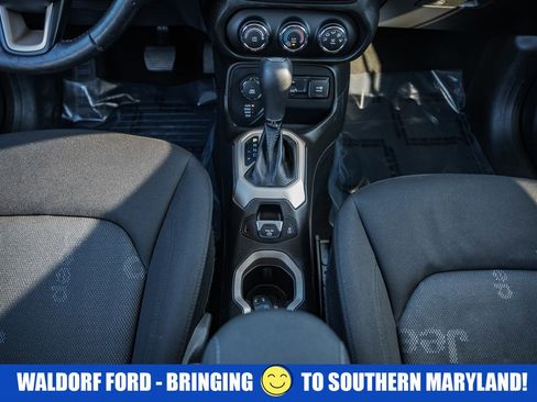 Used 2017 Jeep Renegade Latitude w/ Cold Weather Group image 26