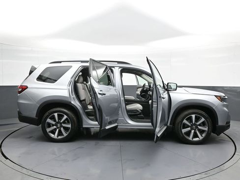 Used 2024 Honda Pilot Touring image 44