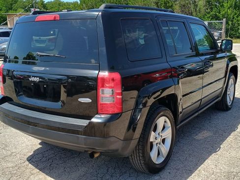 Used 2016 Jeep Patriot Latitude FWD image 3