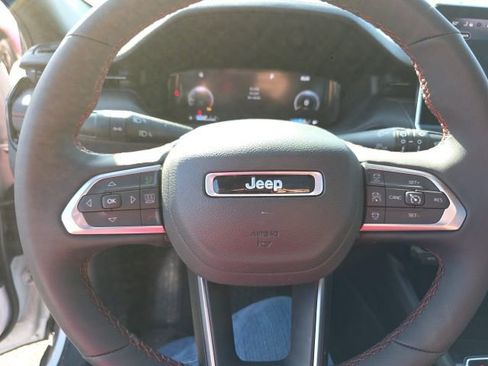 Used 2024 Jeep Compass Trailhawk w/ Trailhawk Elite Group AWD/4WD image 8