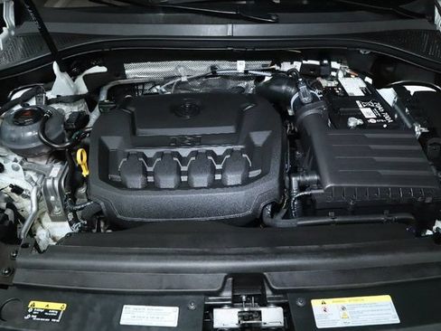 Certified 2024 Volkswagen Tiguan SE AWD/4WD image 38