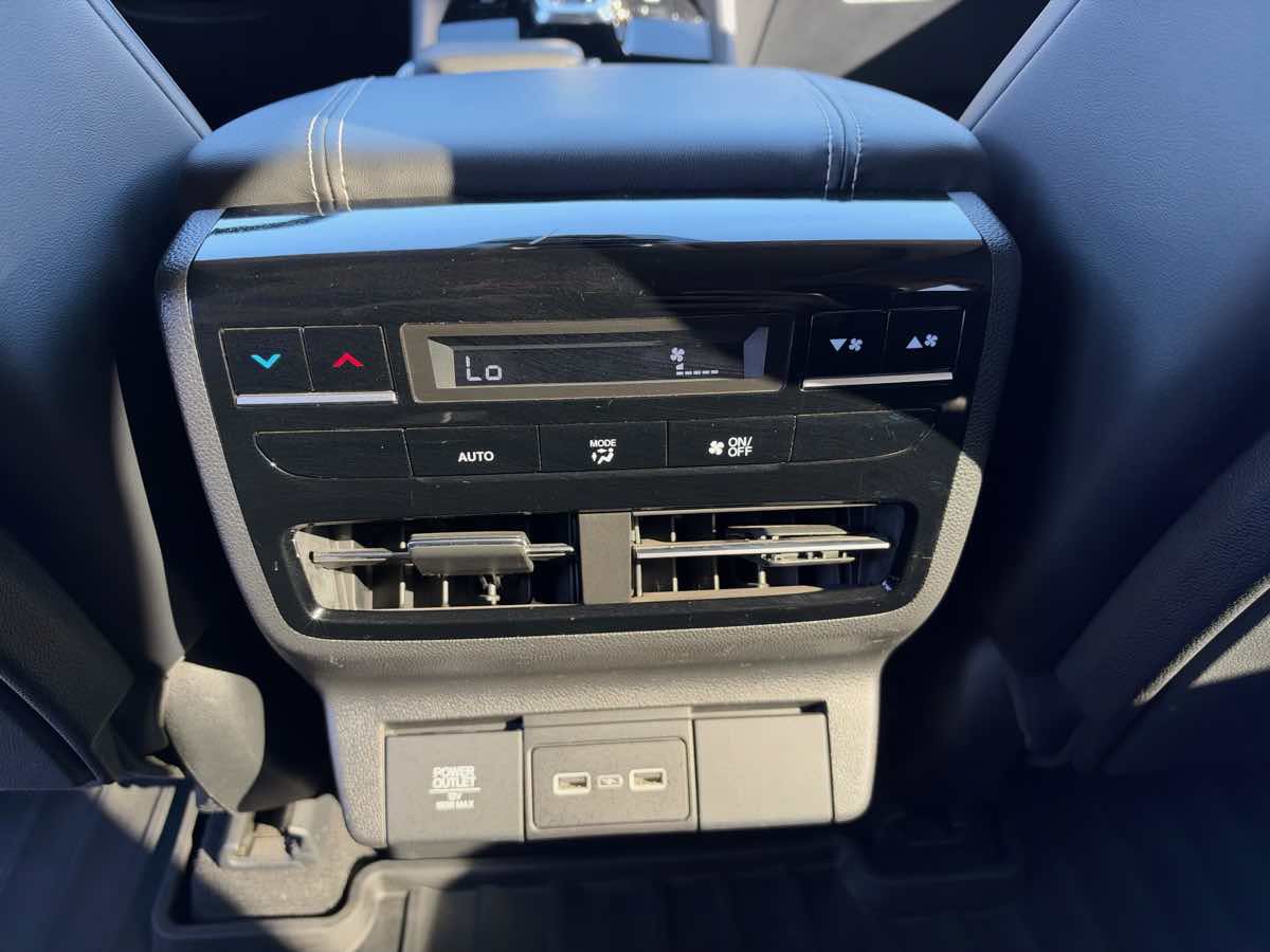 Used 2022 Acura MDX w/ Technology Package AWD/4WD image 24